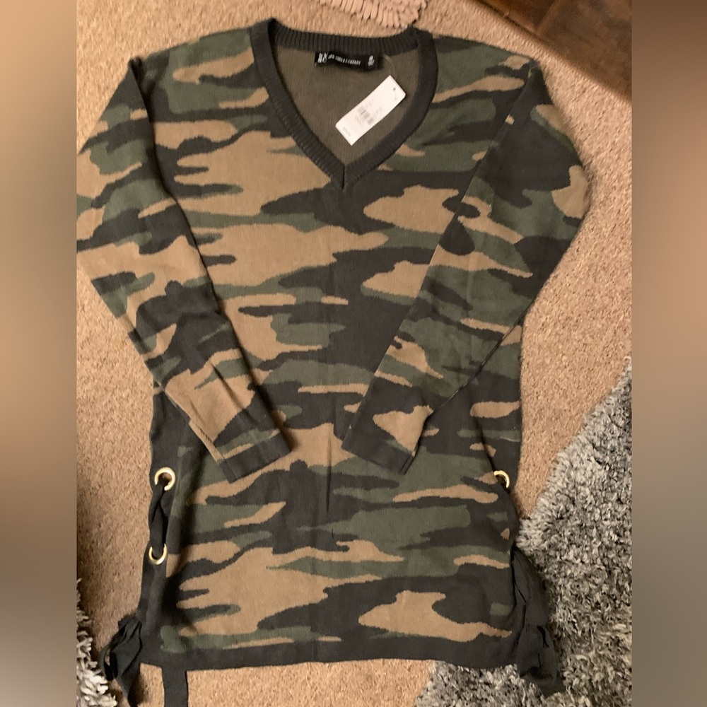 New York and Company Long Sleeve shirt